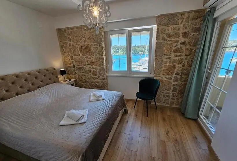 オーシャンビューデラックスルームバルコニー付き, Villa Gaj