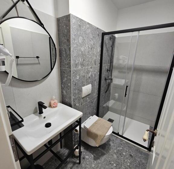اتاق لوکس با بالکن و چشم‌انداز دریا, Villa Gaj