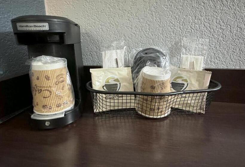 إستوديو قياسى سرير كينج, Hometowne Studios By Red Roof Danville, Pa