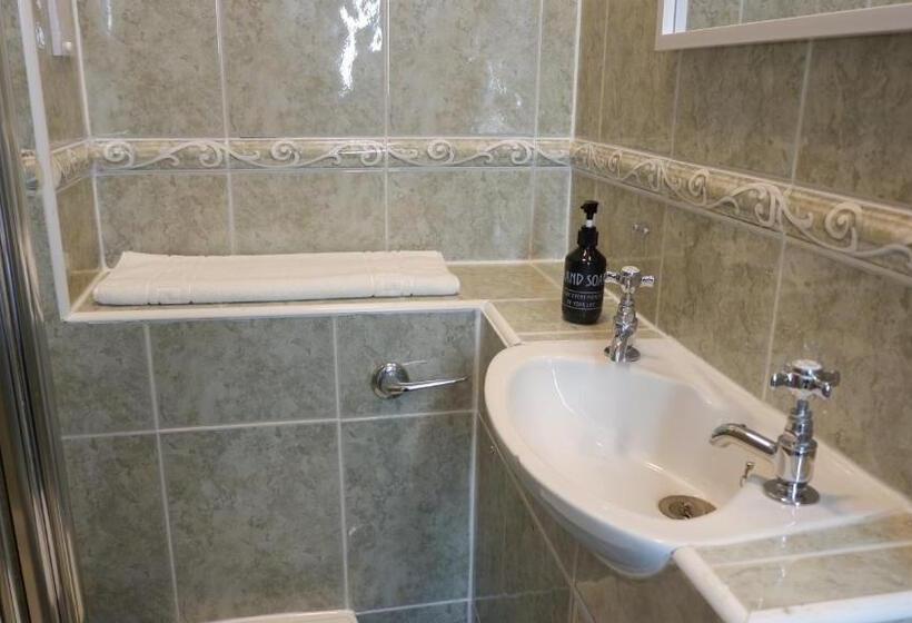 标准单人间, 4 Friends House