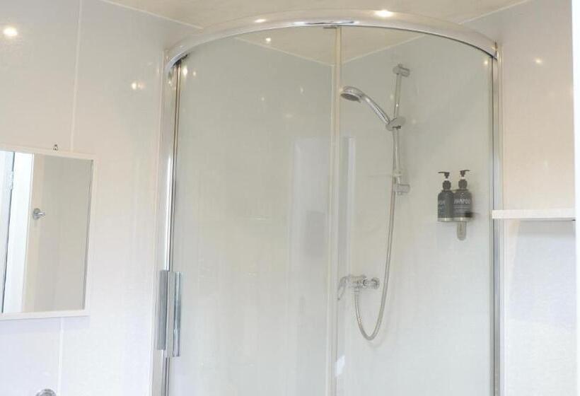 标准间, 4 Friends House