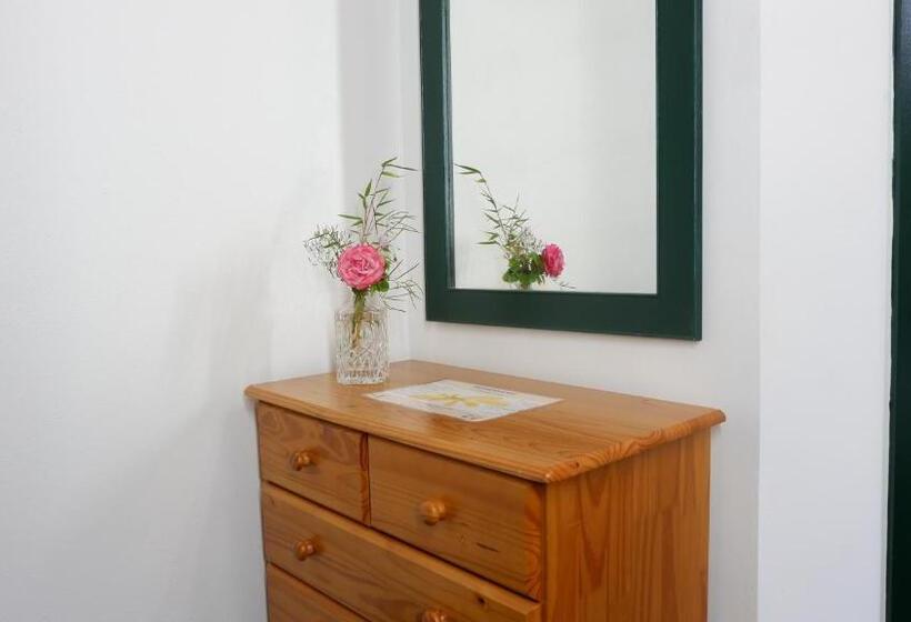 标准间, 4 Friends House