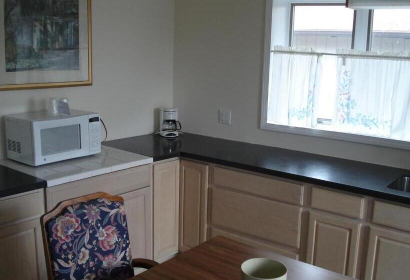 デラックススタジオ, Atlantic Motel