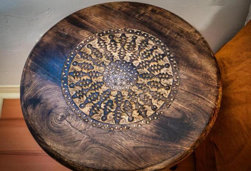 غرفة ديلوكس سرير كينج, The Loubird Inn