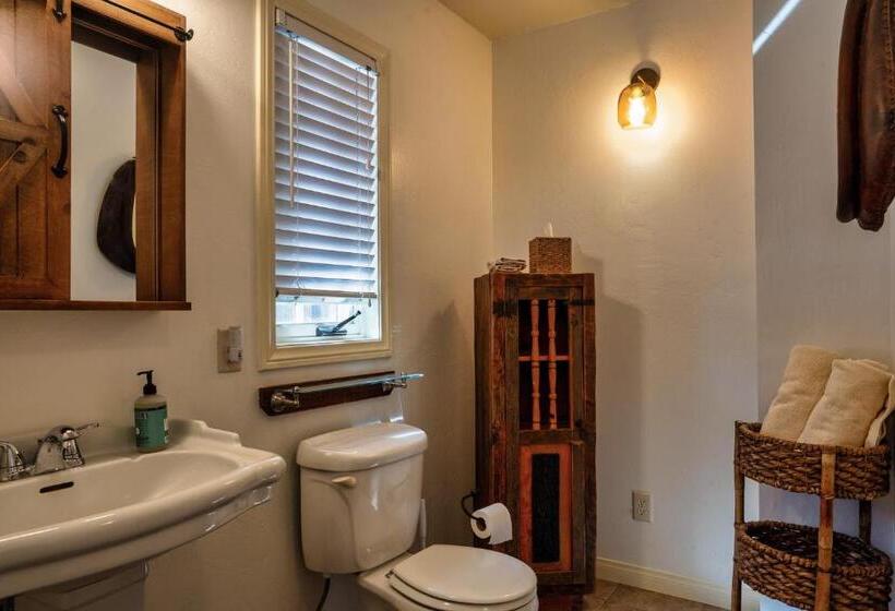 غرفة قياسية, The Loubird Inn