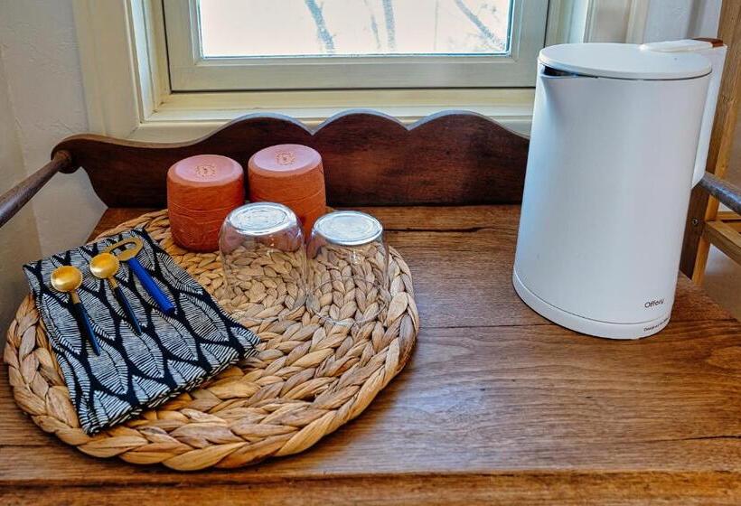 غرفة قياسية, The Loubird Inn