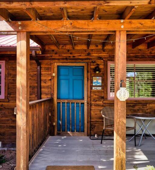 غرفة قياسية, The Loubird Inn