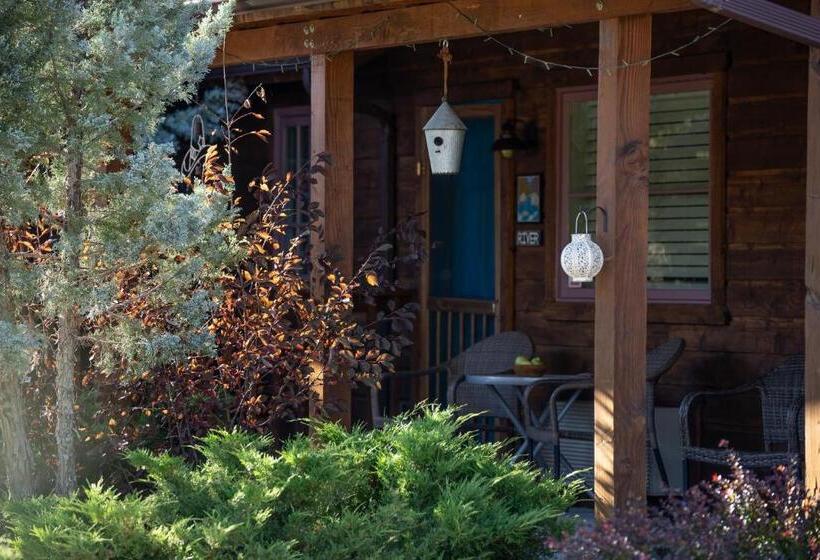 غرفة قياسية, The Loubird Inn