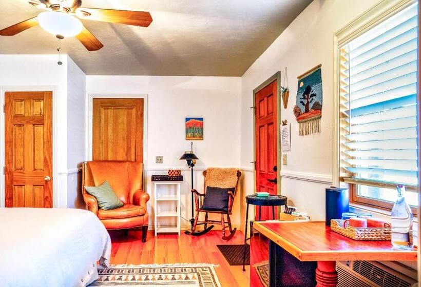 غرفة ديلوكس سرير كينج, The Loubird Inn