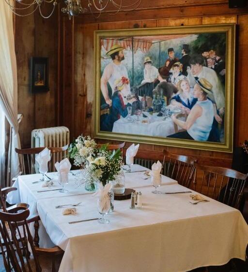 غرفة ديلوكس سرير كينج, The Outing Lodge