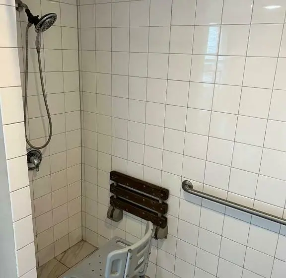 Standard-invahuone, Great House Motel