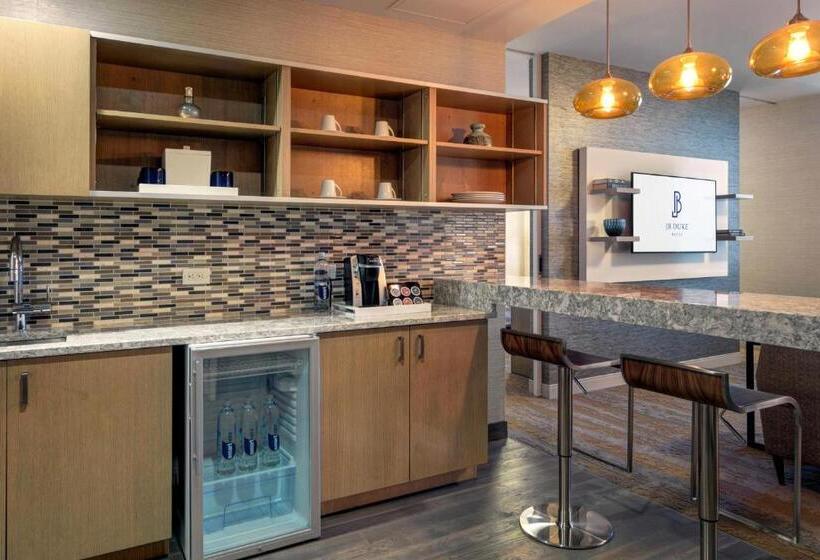 スーペリアースイート, Jb Duke