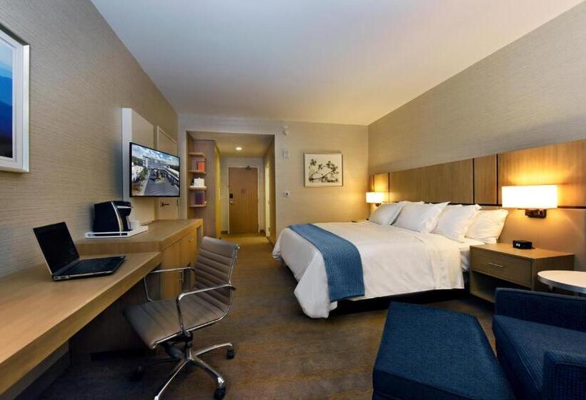 スーペリアシングルルーム, Jb Duke