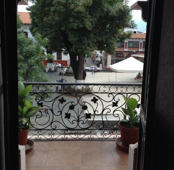 패밀리 룸, Regis