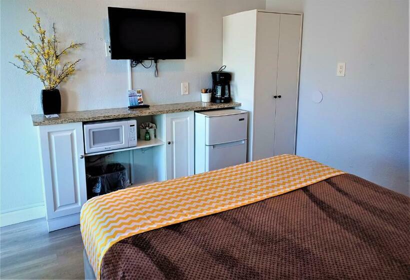 스탠다드 스튜디오, Johns Pass Beach Motel