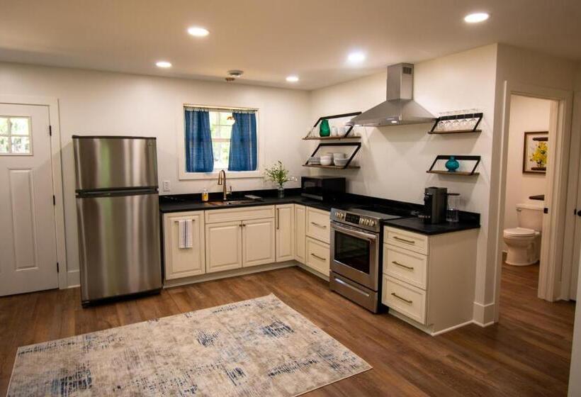 منزل غرفة نوم واحدة, Mission Springs Resort