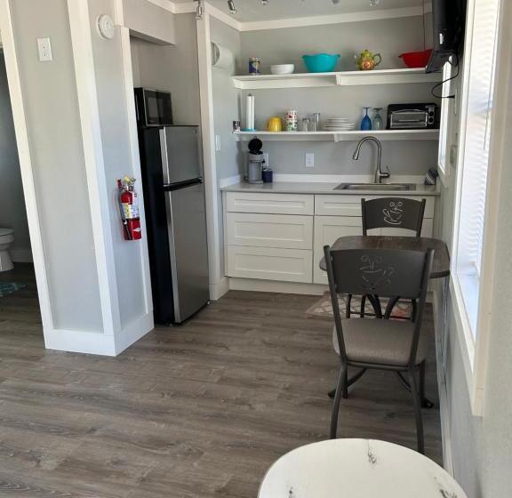 إستوديو قياسى مطل على البحر, Angler's Inn