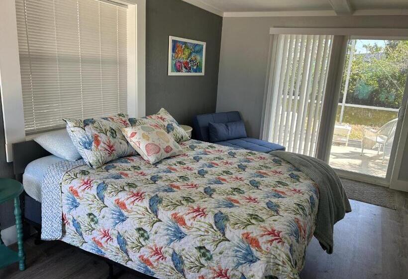 إستوديو قياسى مطل على البحر, Angler's Inn