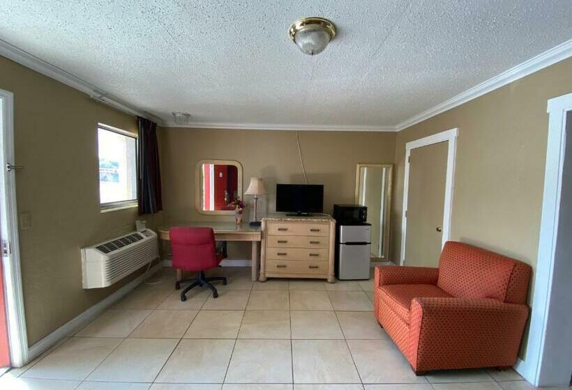 غرفه قياسيه سريرين مزدوجين, Economy Inn