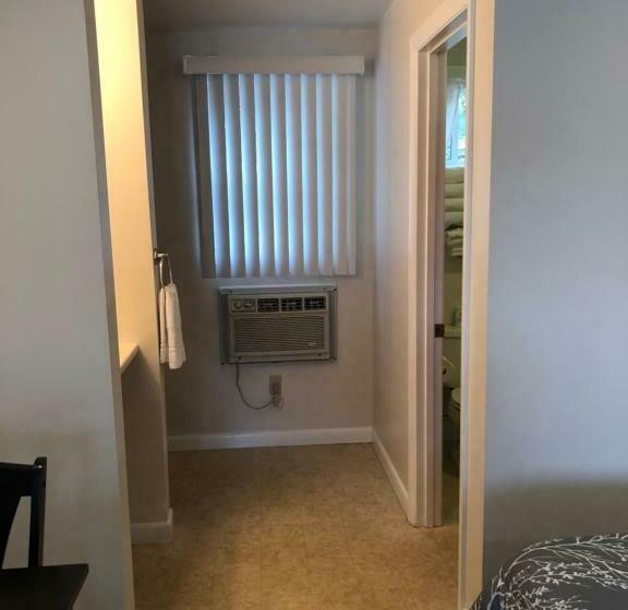 Номер Стандарт, Marcotte Motor Court