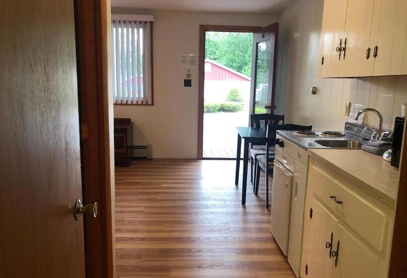 Номер Стандарт, Marcotte Motor Court