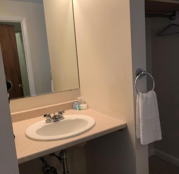 Номер Стандарт, Marcotte Motor Court