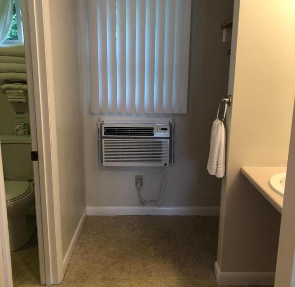 Номер Стандарт, Marcotte Motor Court