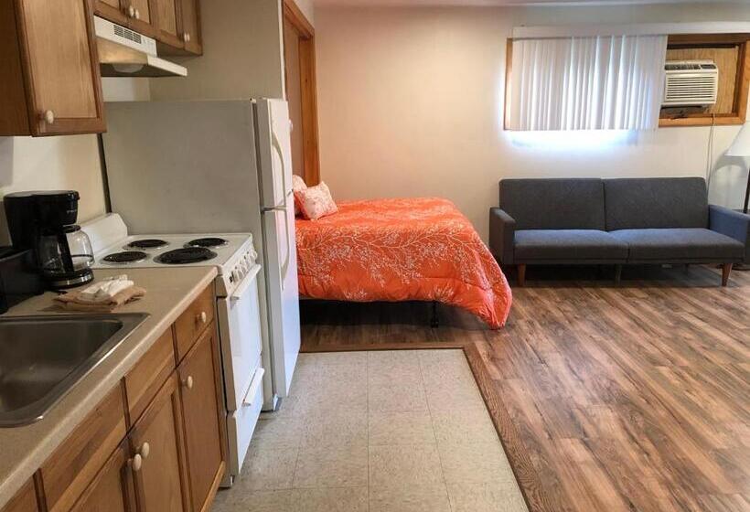 Люкс, Marcotte Motor Court