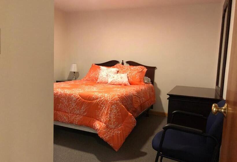 Люкс, Marcotte Motor Court