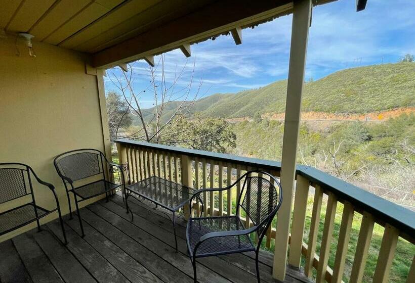 Standard Kolmen Hengen Huone Parveke, Priest Station Cafe & Cabins