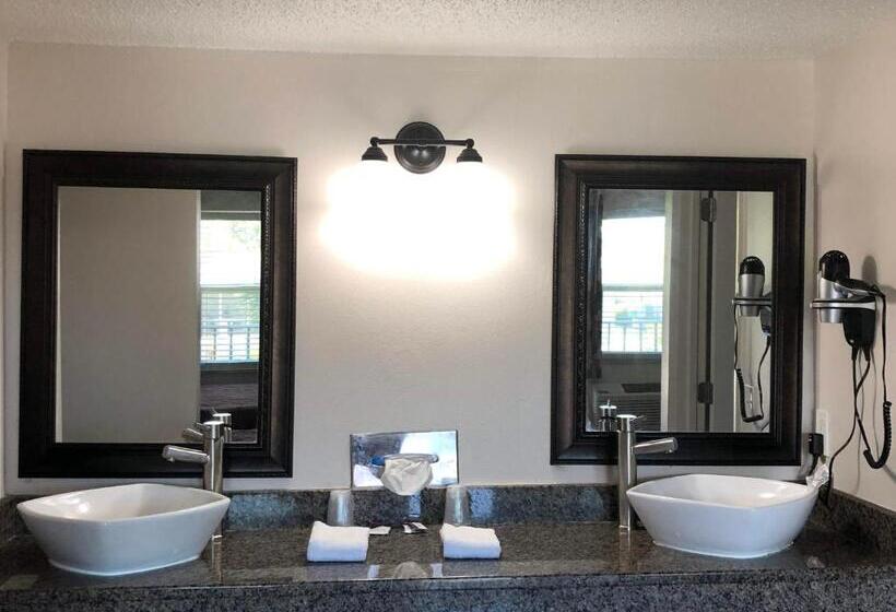 חדר סטנדרט עם מיטת קינג, Sun Coast Inn