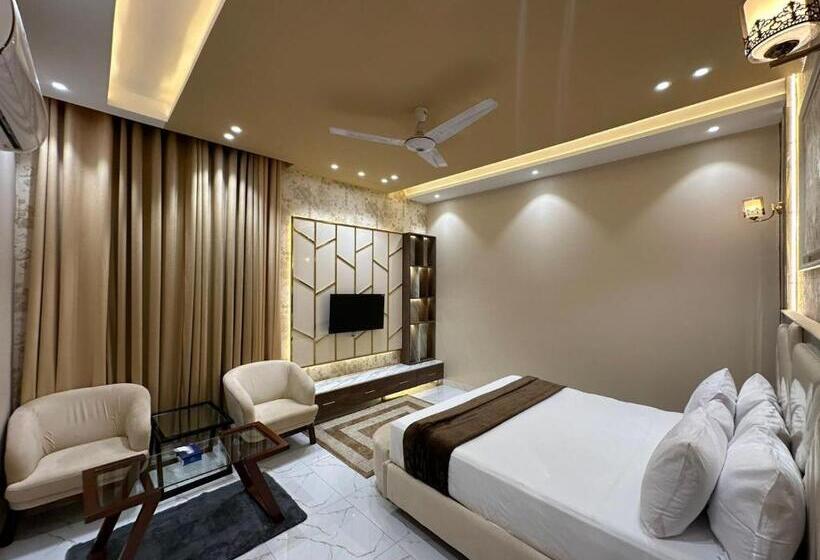 اتاق لوکس, Multan Swiss