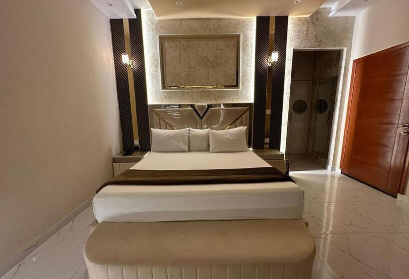 اتاق لوکس, Multan Swiss