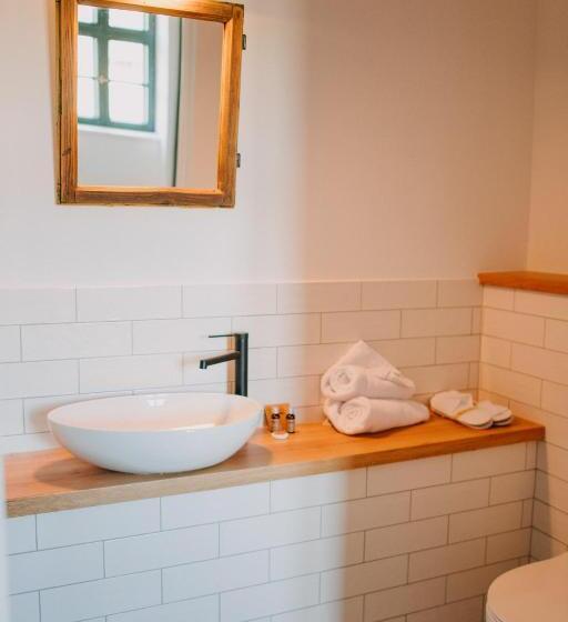 ファミリールーム, Ugron Castle Fiatfalva