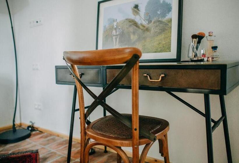 ファミリールーム, Ugron Castle Fiatfalva