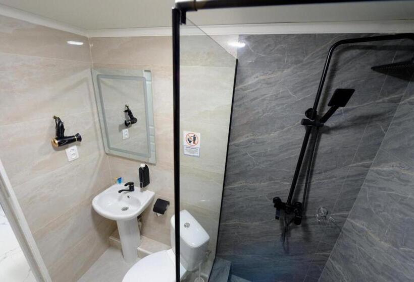 اتاق استاندارد سه نفره, Grand Aura