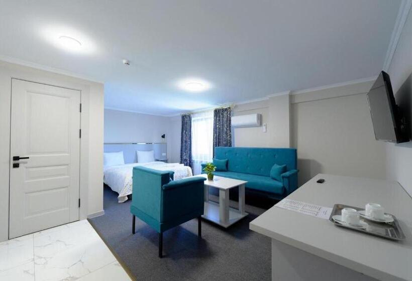 اتاق استاندارد سه نفره, Grand Aura