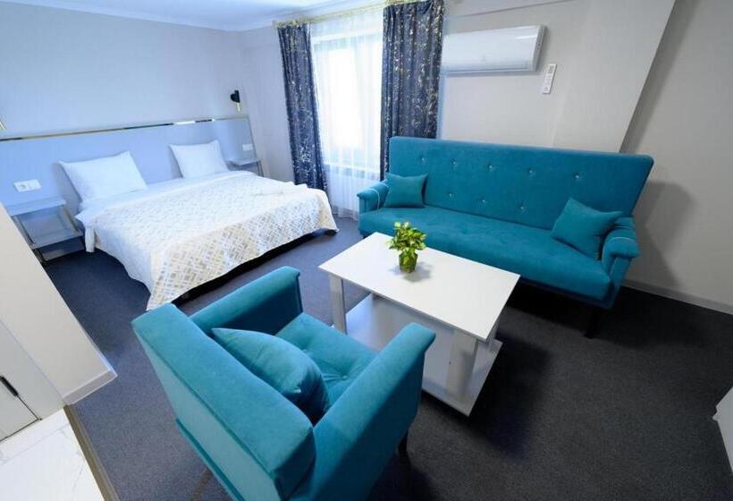 اتاق استاندارد سه نفره, Grand Aura