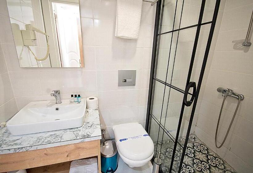 四人标准间, Lion City