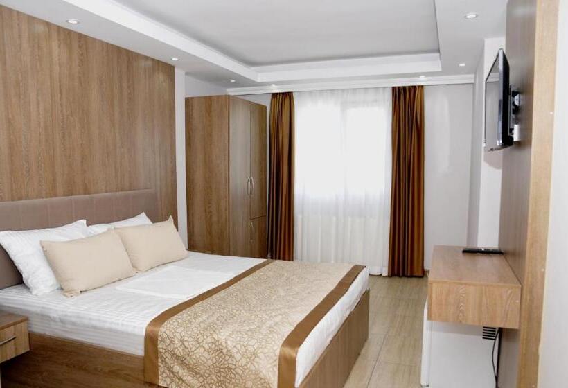 标准单人间, Lion City