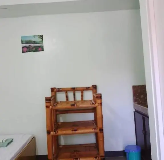 スタンダードルーム, Mischa S Hostel