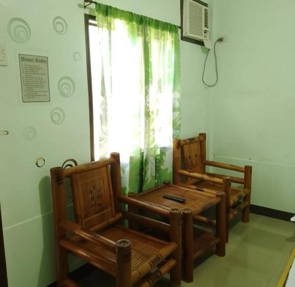 اتاق استاندارد, Mischa S Hostel