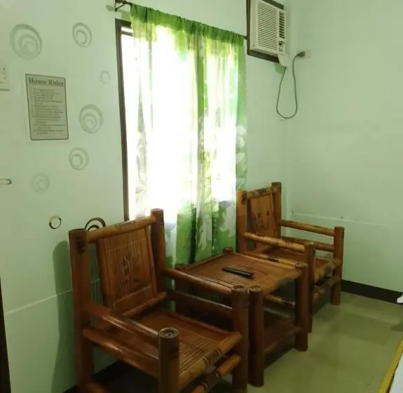 スタンダードルーム, Mischa S Hostel