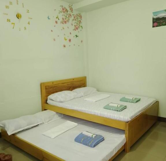 اتاق استاندارد, Mischa S Hostel
