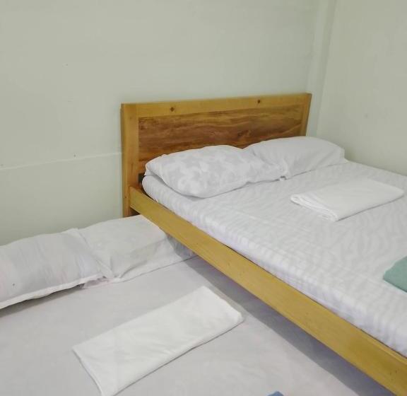 اتاق استاندارد, Mischa S Hostel