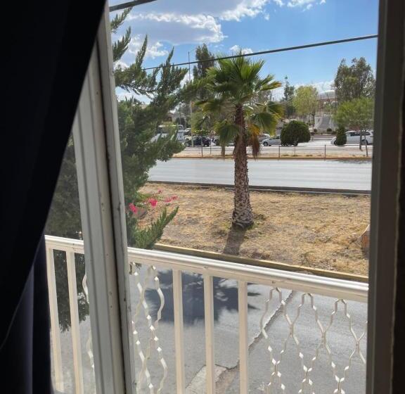 غرفة قياسية, Hostal De Atocha