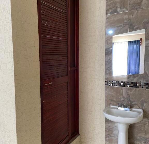 غرفة قياسية, Hostal De Atocha