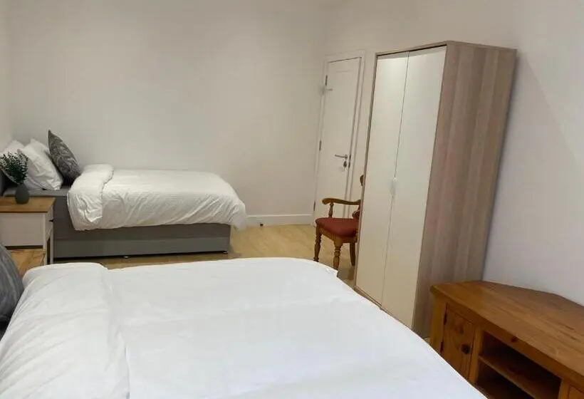 Standard Kolmen Hengen Huone, Lonsdale Place