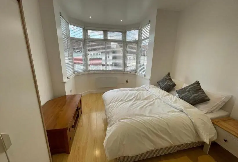 Standard Kolmen Hengen Huone, Lonsdale Place