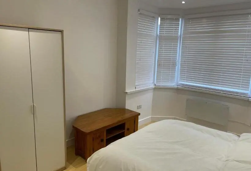 Standard Kolmen Hengen Huone, Lonsdale Place
